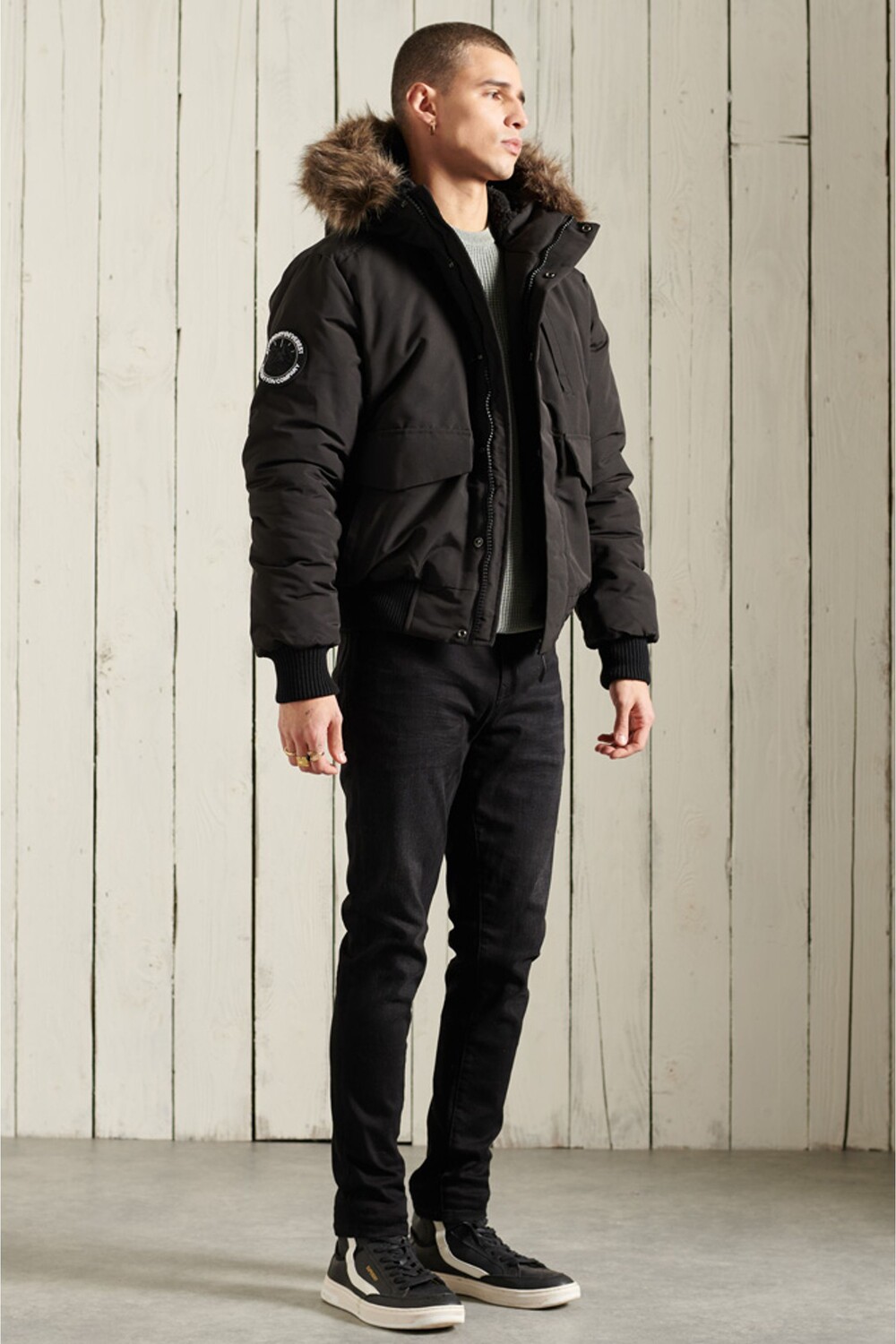 

Бомбер Everest Superdry, черный