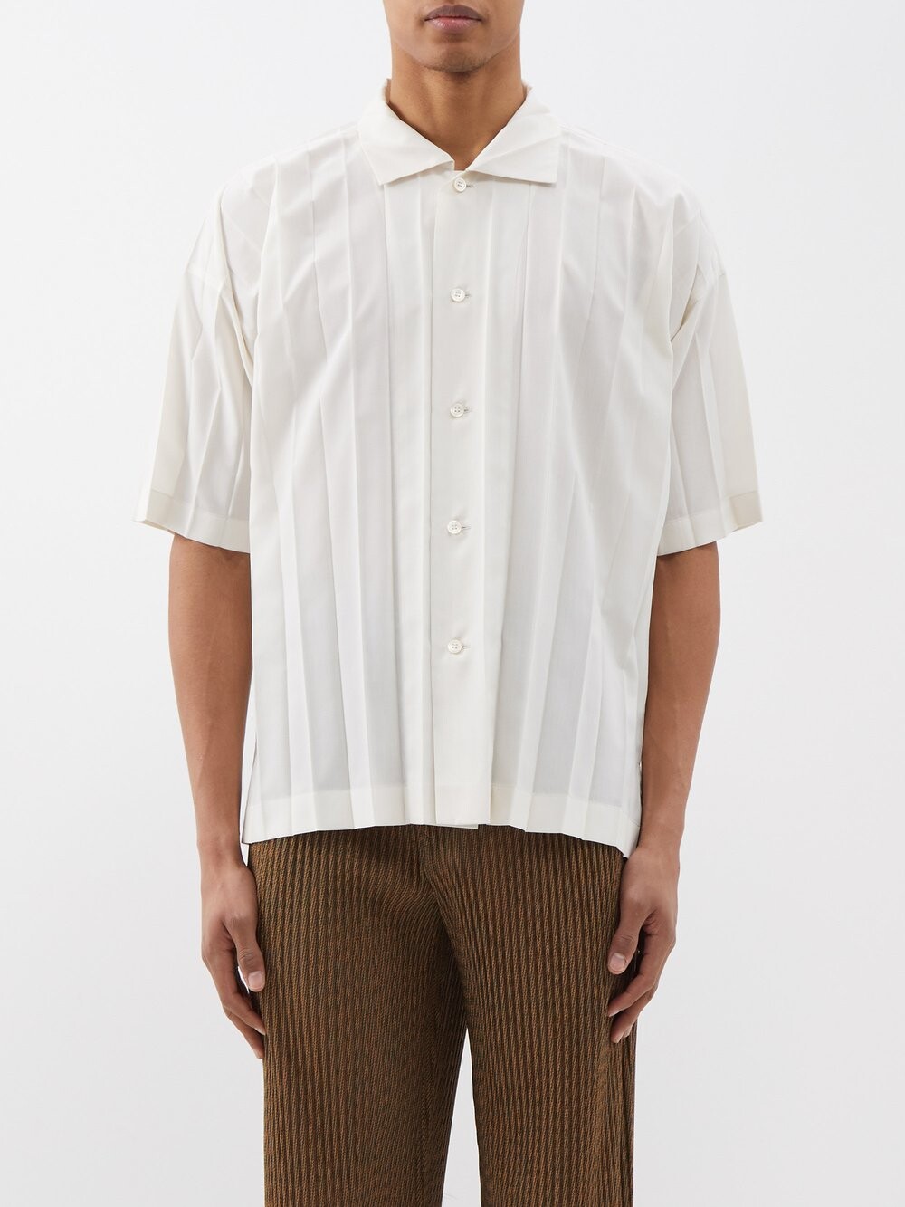 

Рубашка с короткими рукавами и техническими складками Homme Plissé Issey Miyake, белый