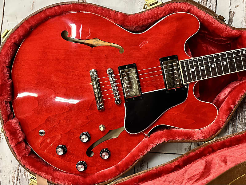 Электрогитара Gibson ES-335 2023 Sixties Cherry New Unplayed Auth Dlr 7lbs 14oz #002