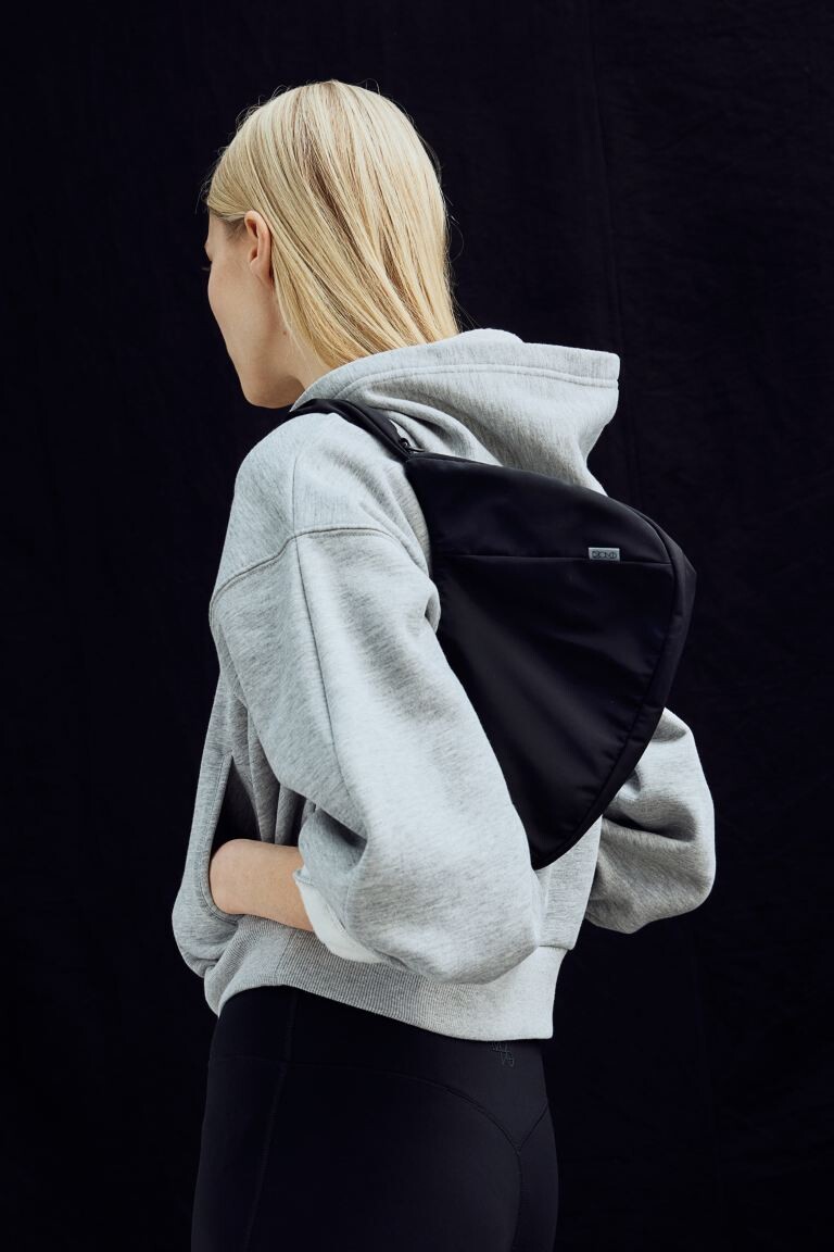 

Водоотталкивающая мини-спортивная сумка H&M, черный