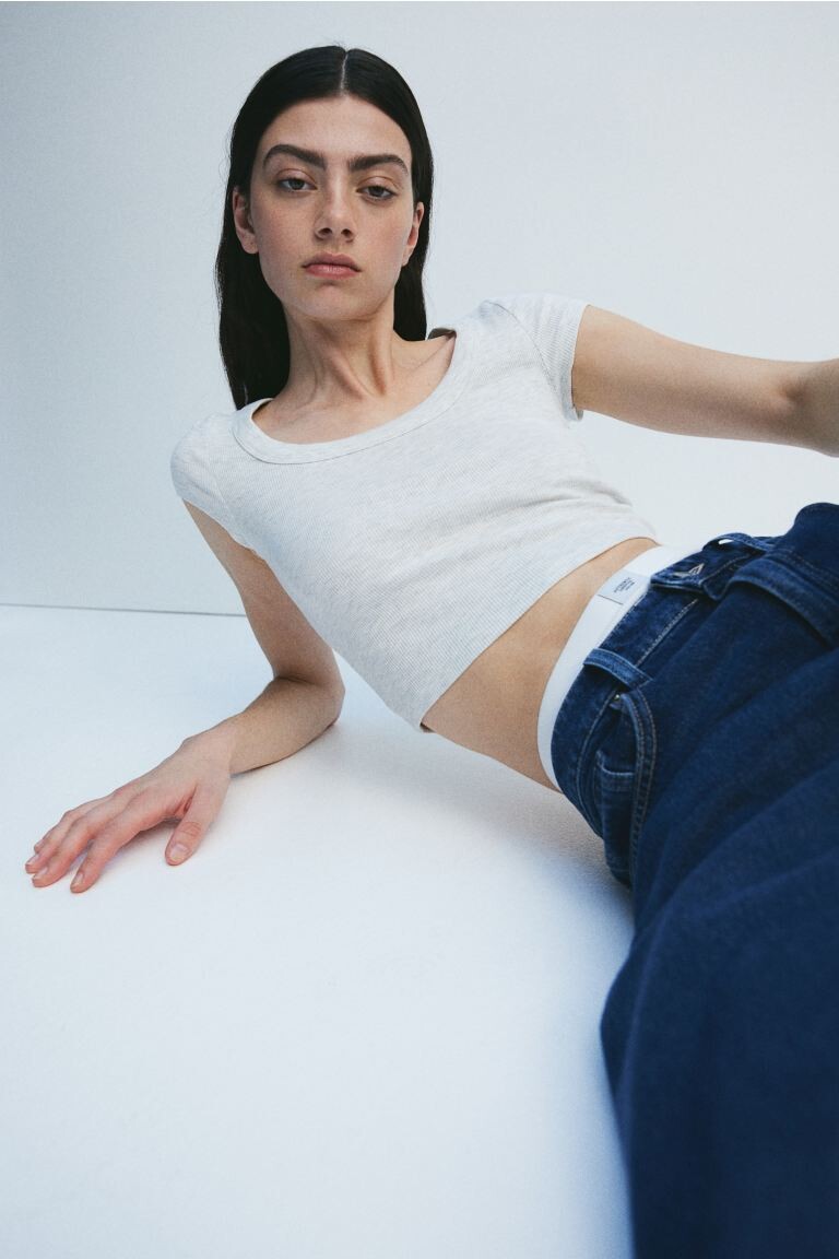 

Короткая футболка в рубчик H&M, серый