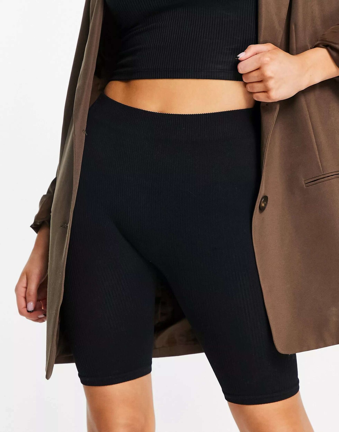 

Черные бесшовные шорты-леггинсы Vero Moda Aware