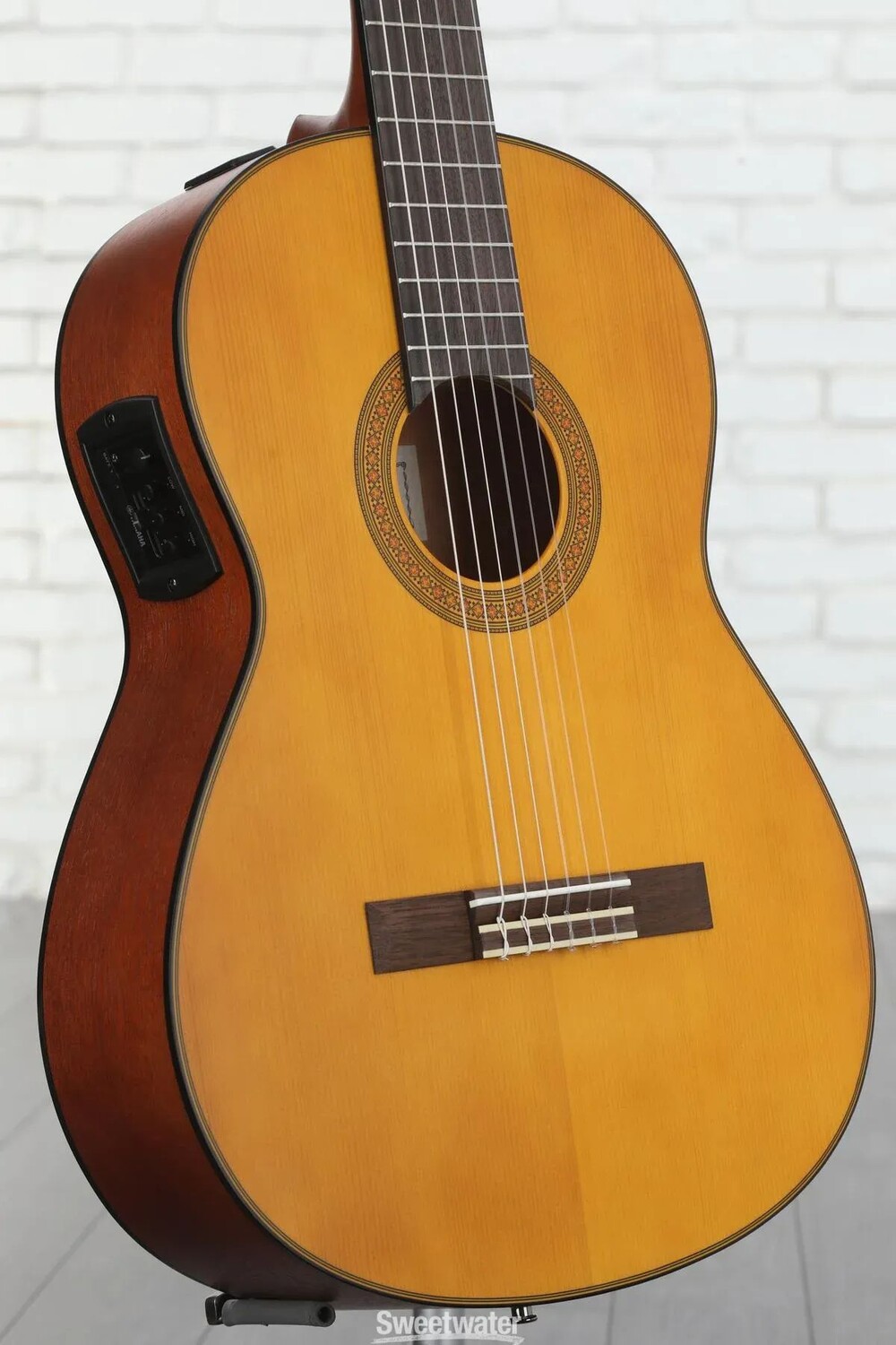 

Классическая акусто-электрическая гитара Yamaha CGX122MS — натуральный цвет