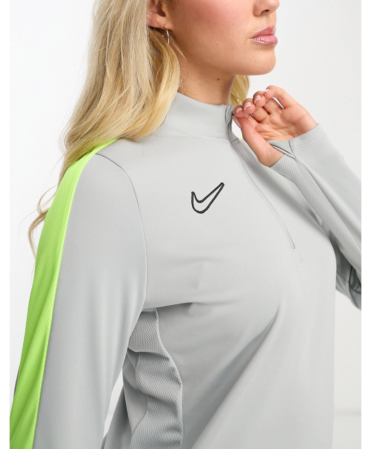 

Футболка для тренировок Nike Football Academy 23 Dri-Fit серебристого цвета с желтым оттенком, Желтый