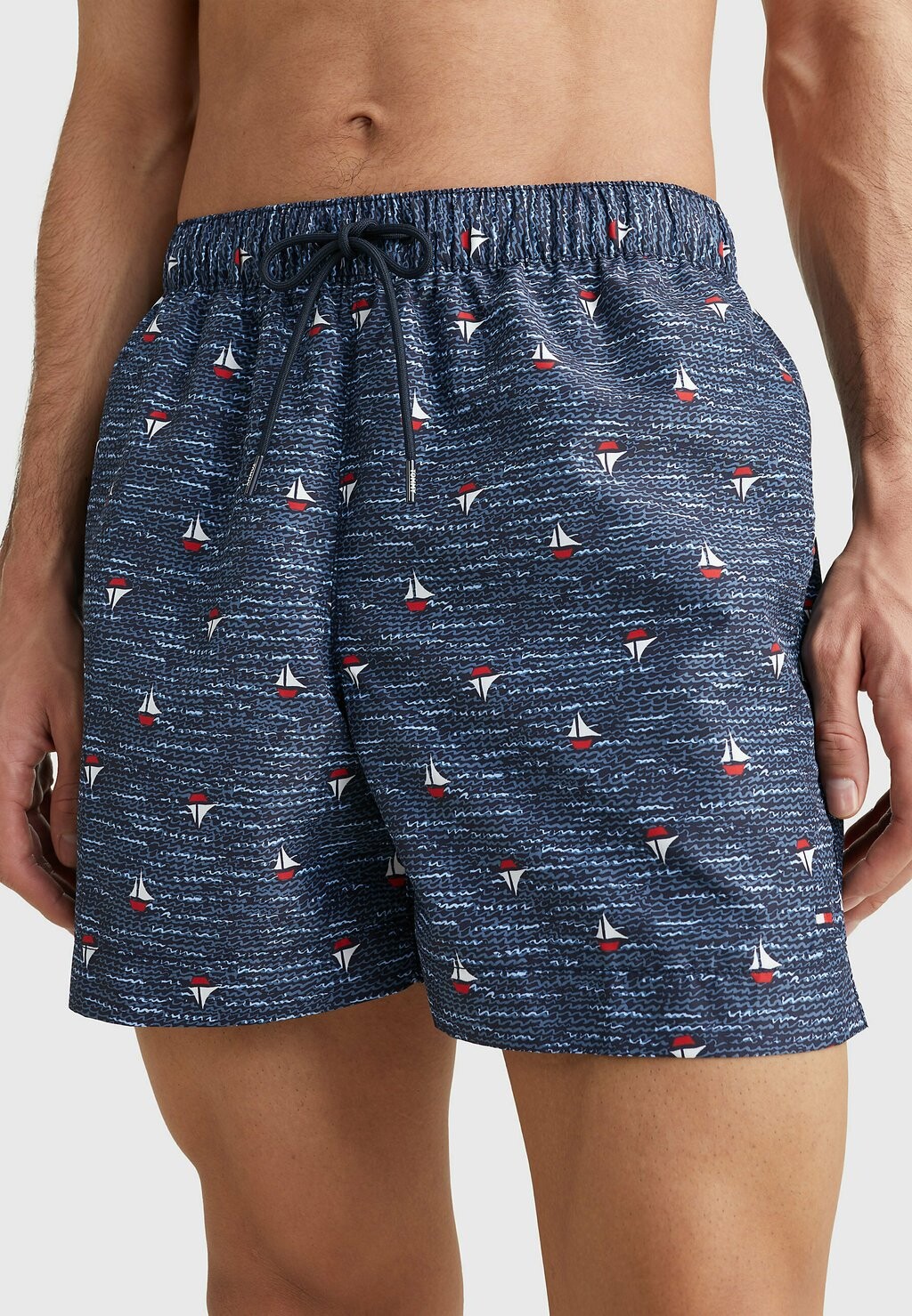 

Шорты для плавания СРЕДНИЙ ПРИНТ НА ​​КУЛИСКЕ Tommy Hilfiger, msw Boats разговорный