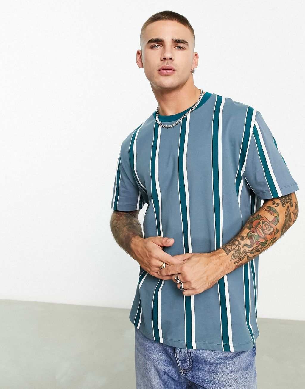 

Свободная сине-белая футболка в вертикальную полоску ASOS DESIGN
