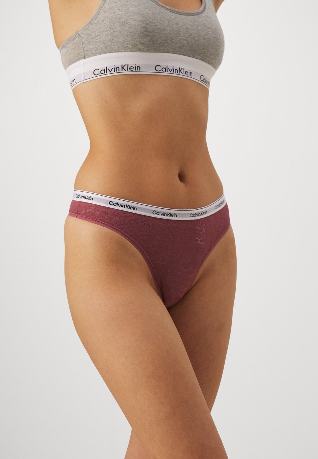 

Стринги HIGH LEG THONG Calvin Klein Underwear, измельченная ягода