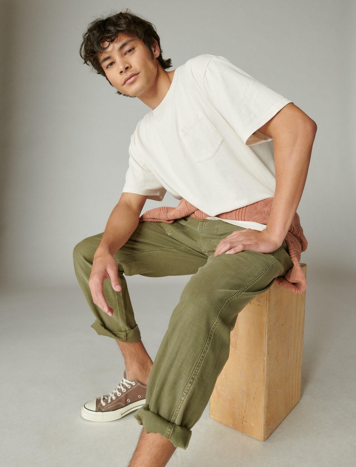 

Мужская хлопковая футболка Lucky Brand с короткими рукавами и карманами с круглым вырезом, цвет Natural