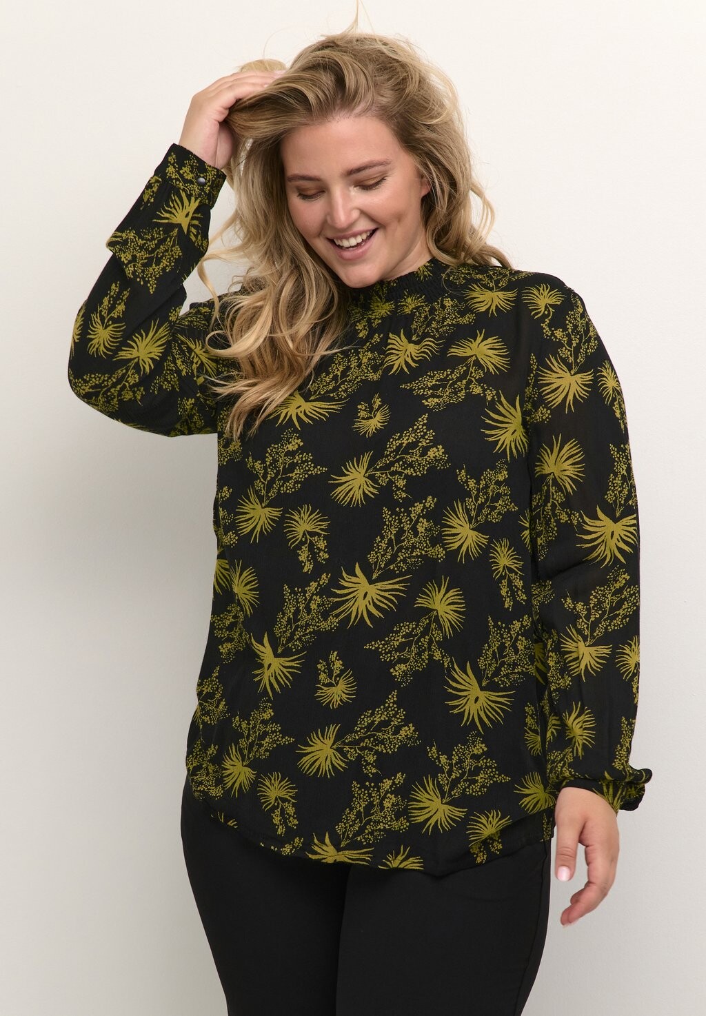 

Блузка Kaffe Curve MARLU AMI, цвет black green moss