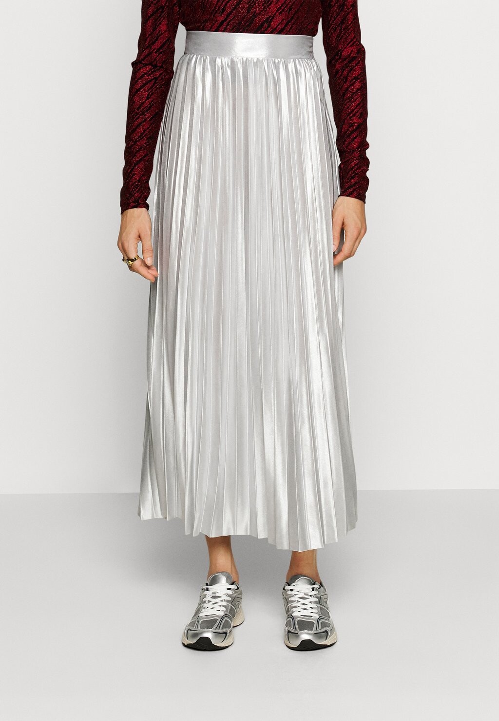 цена Юбка плиссе ONLY Tall ONLHAILEY PLEATED SKIRT, серебристый