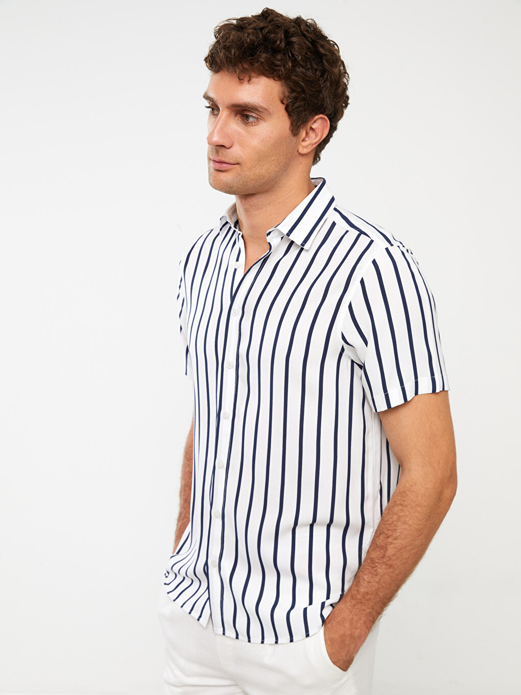 Мужская вискозная рубашка в полоску стандартного кроя с коротким рукавом LCWAIKIKI Classic полосатый льняной коврик coincasa белый