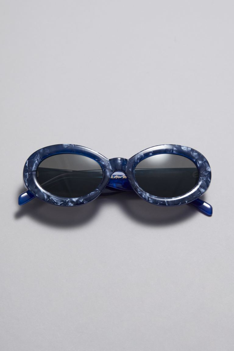 Овальные солнцезащитные очки и другие истории H&M, синий