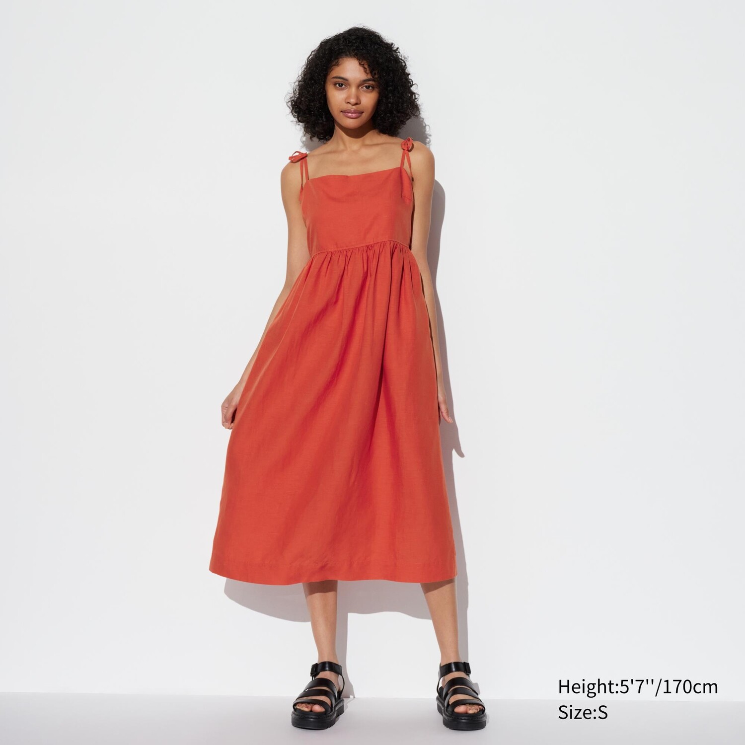 

Льняное платье на бретелях UNIQLO, оранжевый