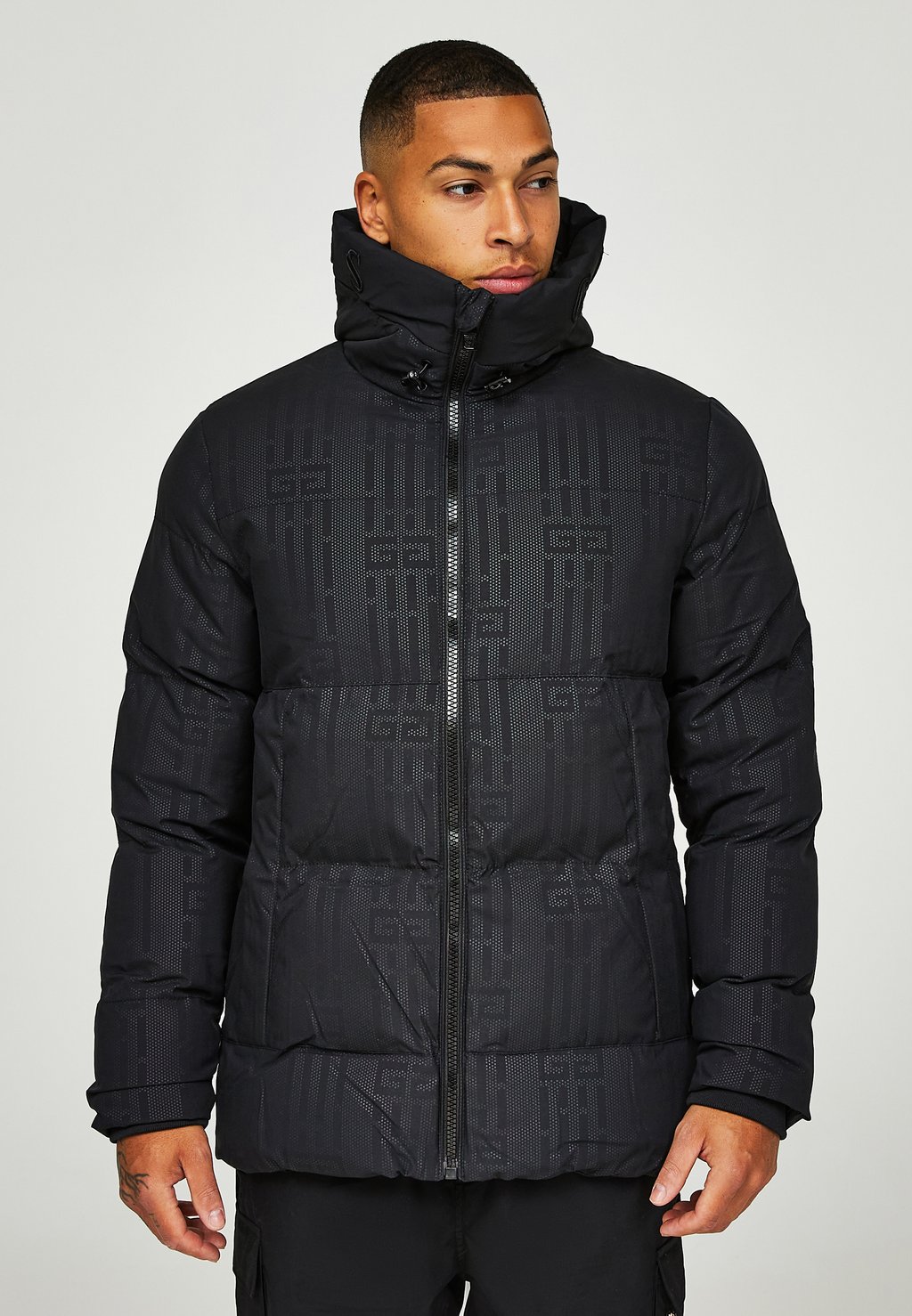 

Зимняя куртка DOMAR SHORT PUFFER JACKET Glorious Gangsta, цвет jet black