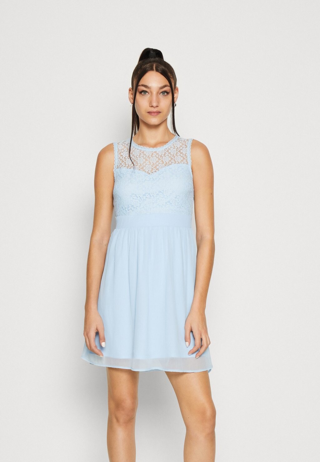 

Элегантное платье Vero Moda
