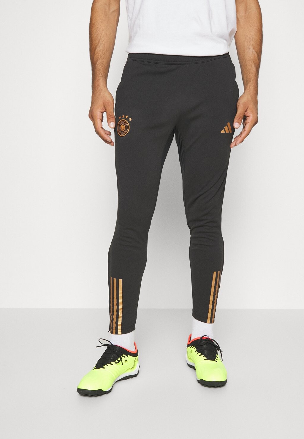 

Спортивная футболка Adidas