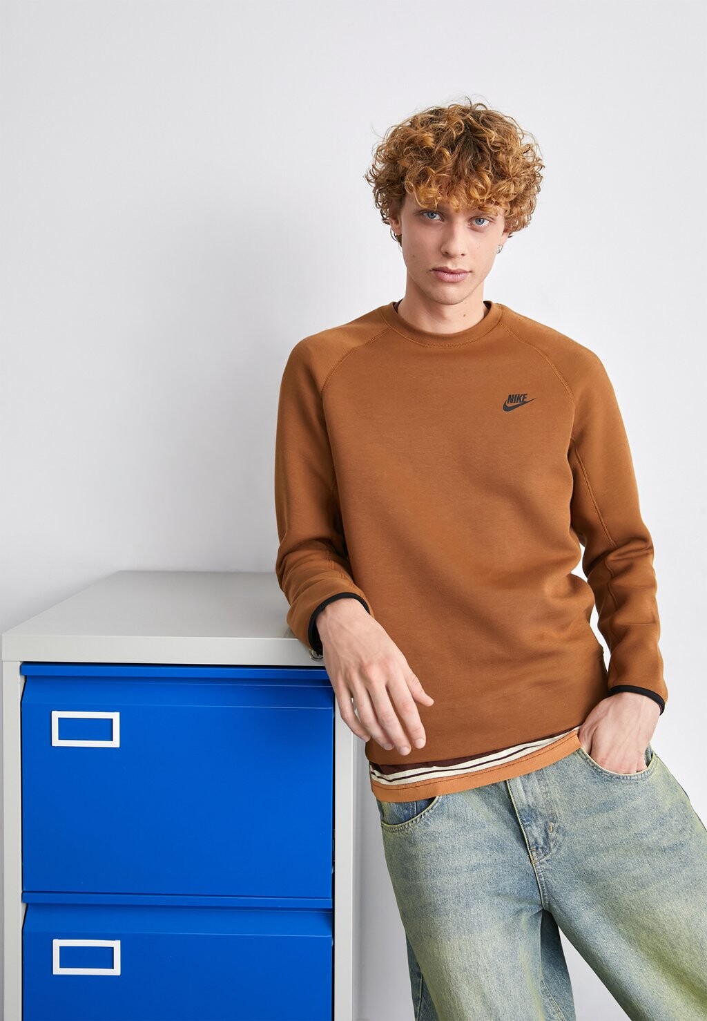 

Толстовка Crew Nike, цвет light british tan/black