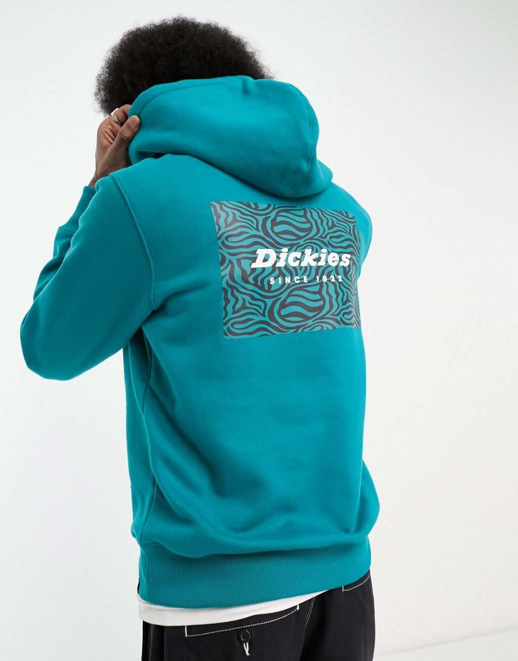 

Бирюзовая худи с принтом на спине и логотипом Dickies clackamas