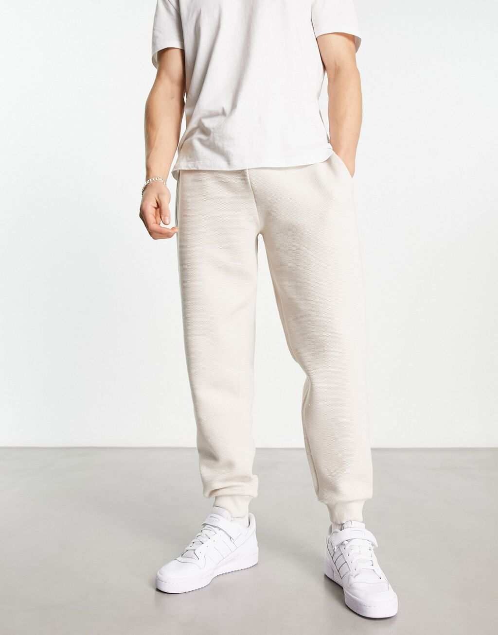 

Бежевые жаккардовые зауженные джоггеры ASOS DESIGN