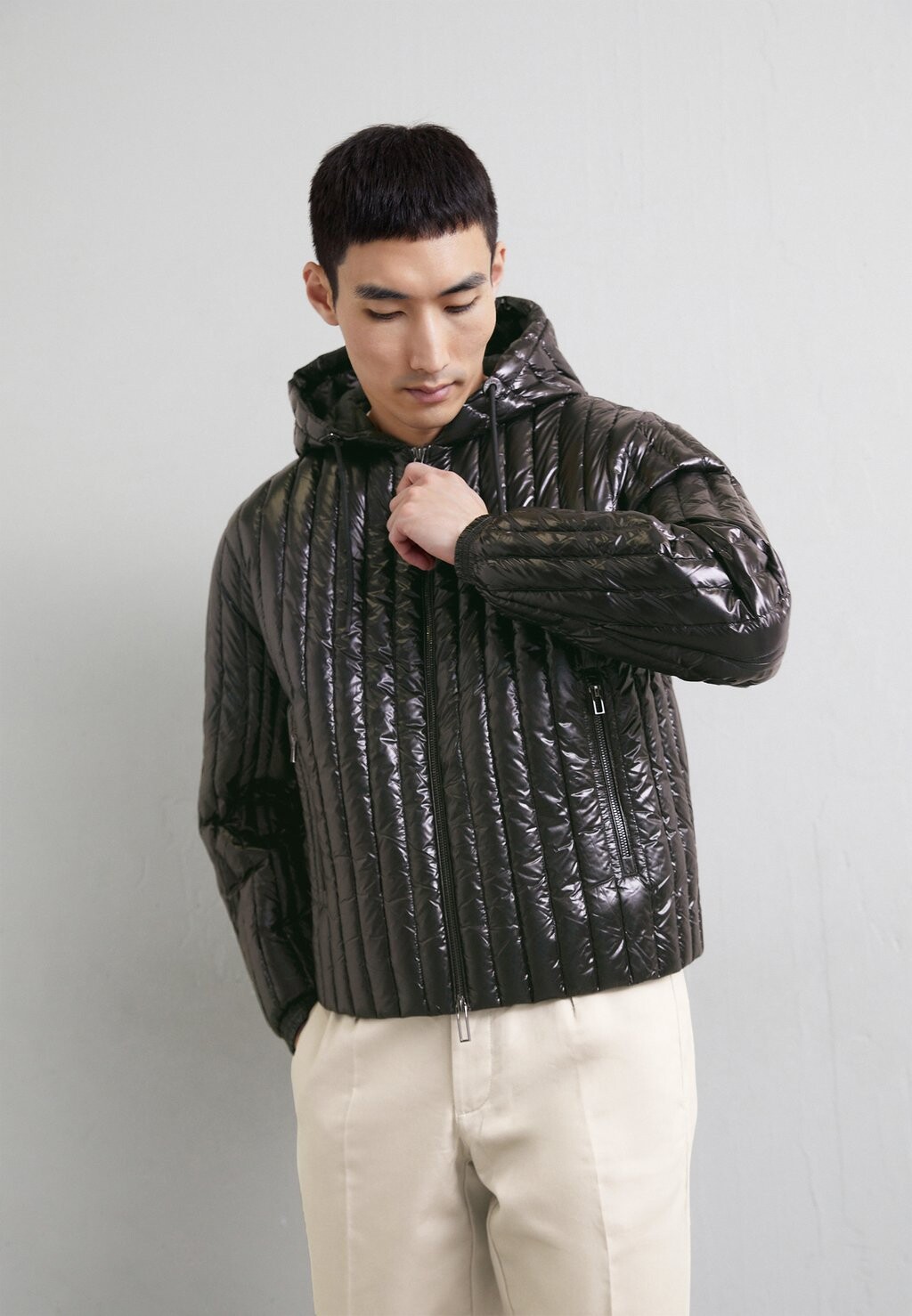

Пуховик PIUMINO Emporio Armani, черный