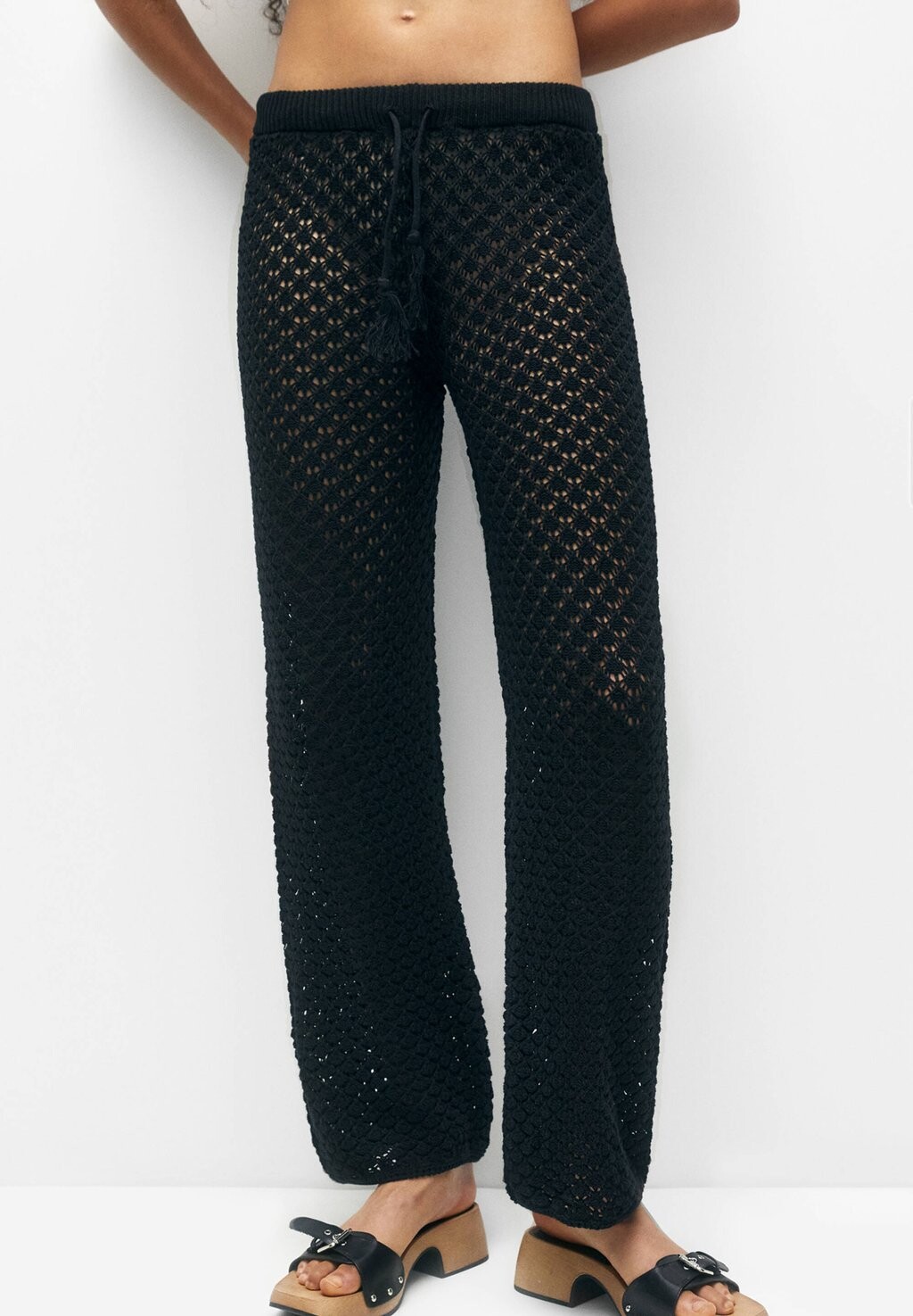 

Брюки PULL&BEAR, черный