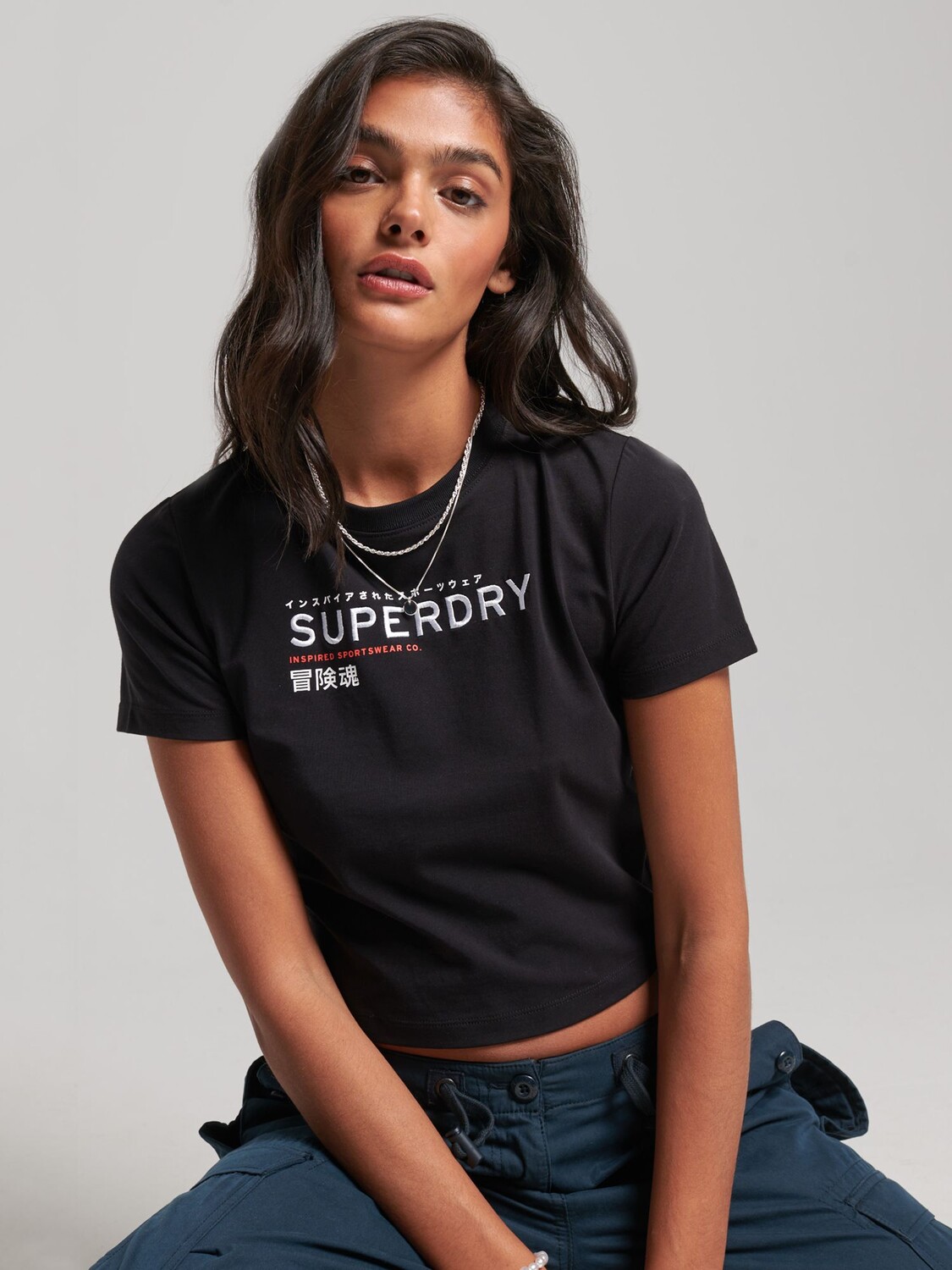 

Маленькая футболка с вышивкой Superdry Code, черная, Черный