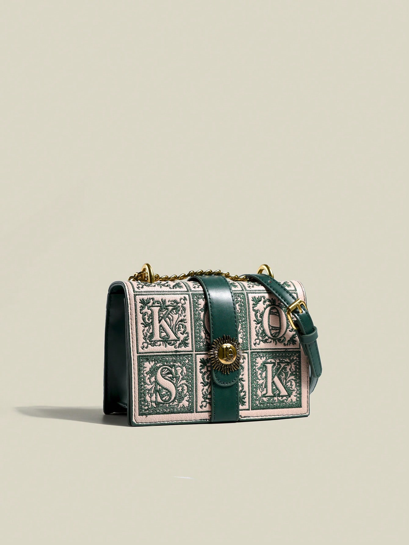 Мини-лоскутная квадратная сумка с вышитыми буквами и металлическим декором в винтажном стиле, зеленый
