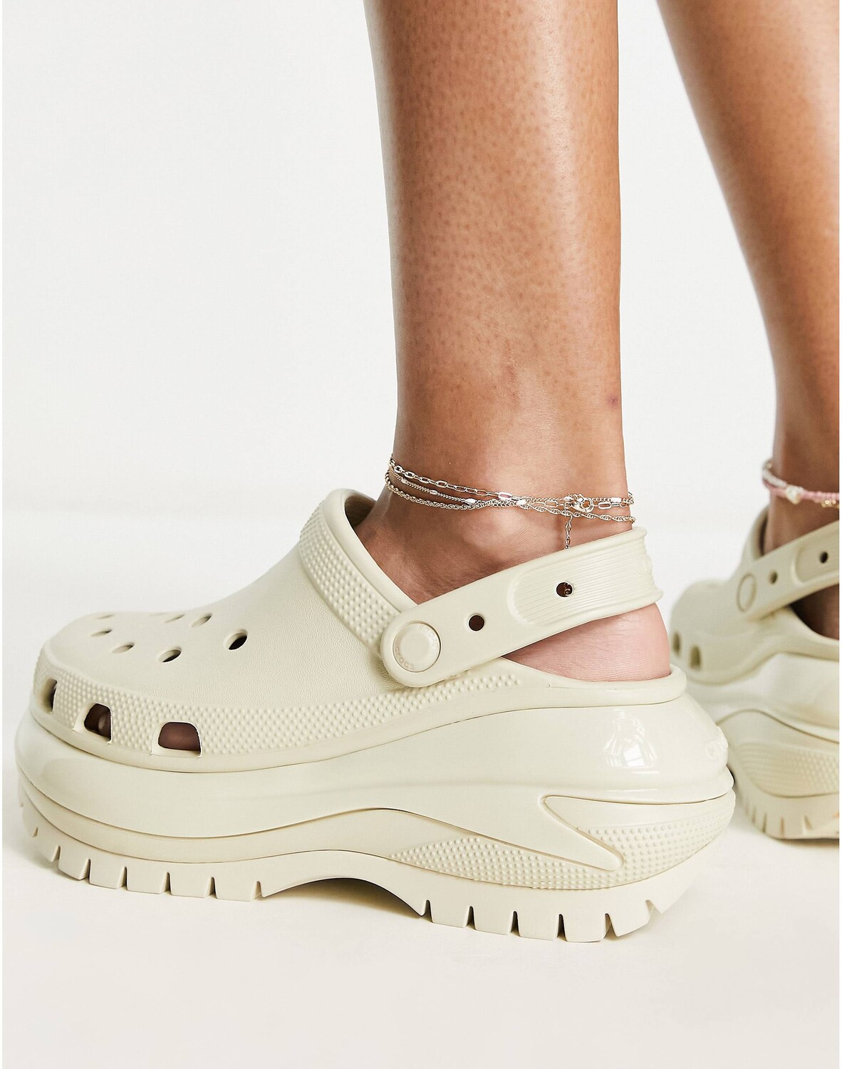 

Crocs Mega Crush застревает в костях