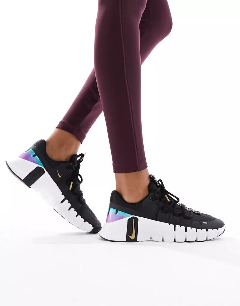 

Черные и розовые кроссовки Nike Free Metcon 5