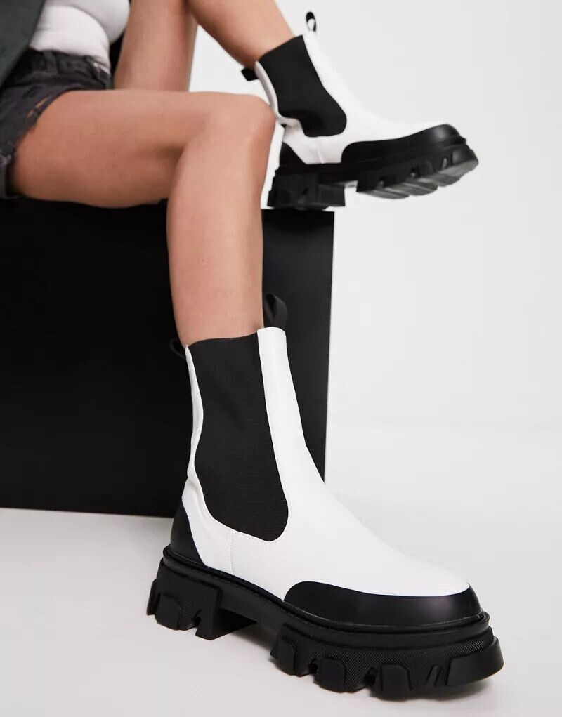 

Сапоги на массивной плоской подошве Public Desire White Wonder