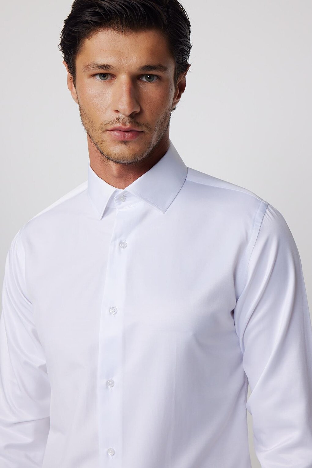 Однотонная мужская рубашка из хлопка Slim Fit TUDORS, белый