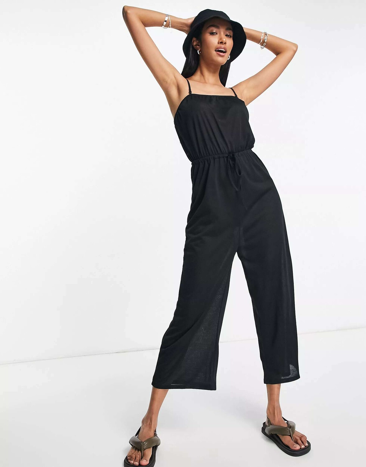 

Черный комбинезон с бретелями Vero Moda