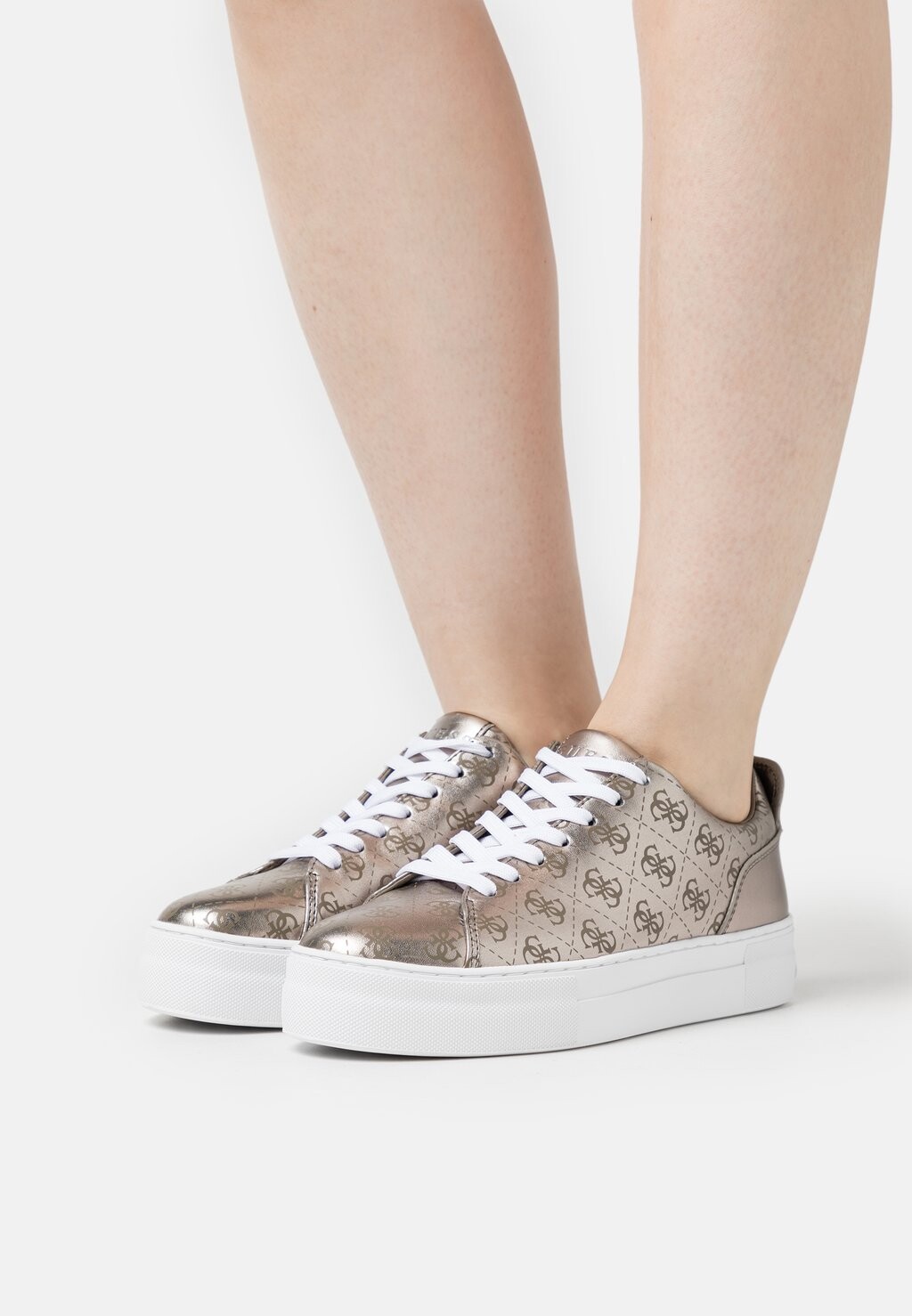 

Кроссовки Guess ДЖАНЕЛЕ, пьють