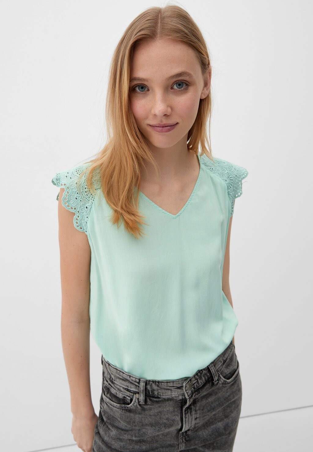 

Блузка MIT BRODERIE ANGLAISE QS, цвет pastelltürkis