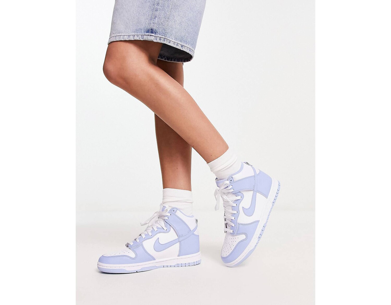 

Высокие кроссовки Nike Dunk белого и алюминиевого цвета