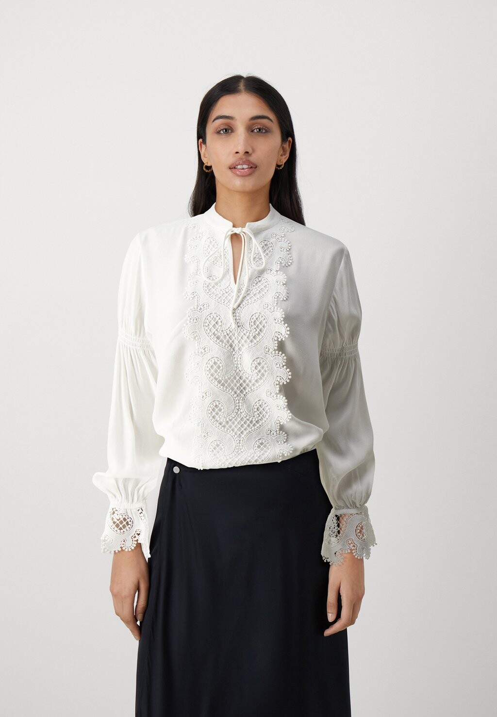 

Блузка LILLI CARI BLOUSE Bruuns Bazaar, белый