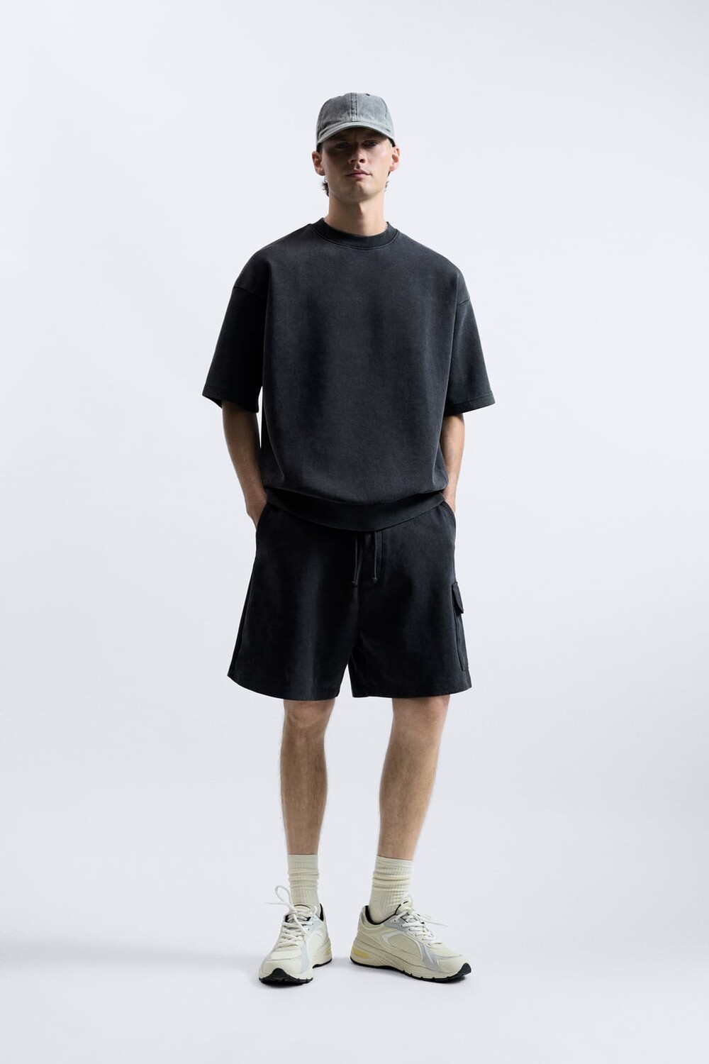

Джоггерские шорты cargo бермуды ZARA, черный