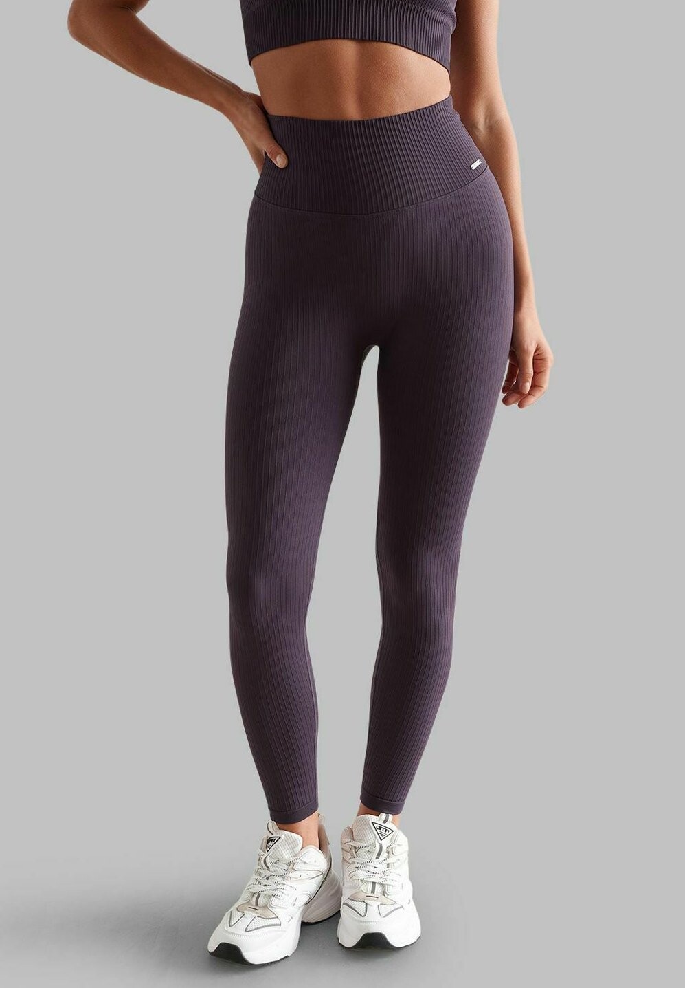

Леггинсы RIBBED SEAMLESS aim’n, цвет plum
