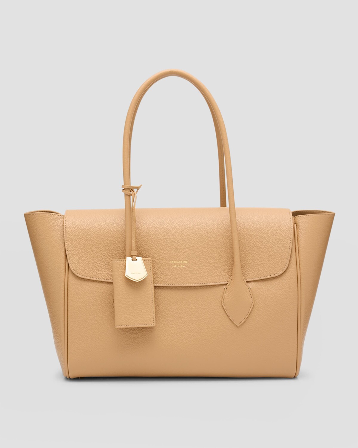 

Большая сумка-тоут Firenze с клапаном Ferragamo, цвет Light Camel