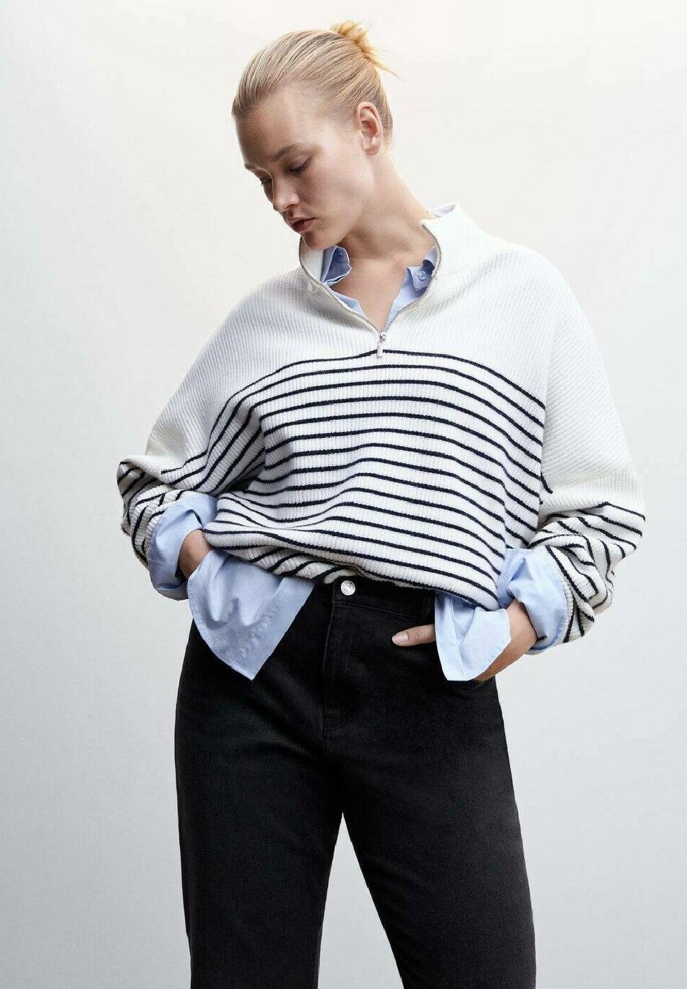 

Джинсы Tapered Fit Mango