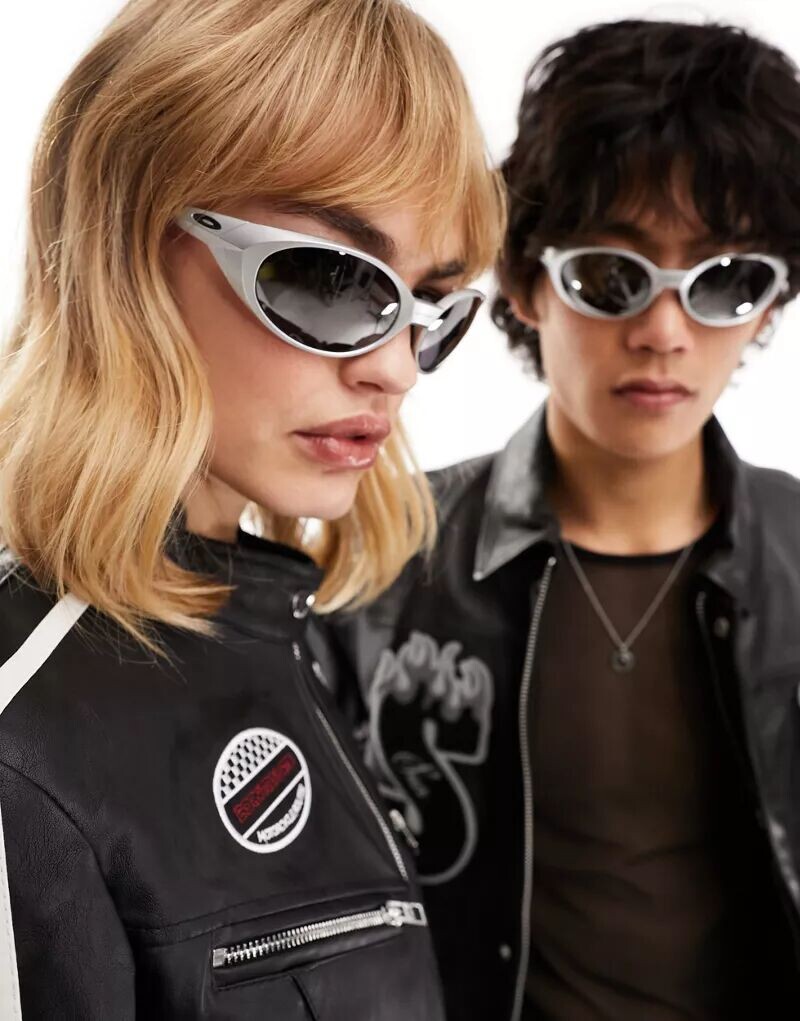 

Серебристые солнцезащитные очки с поляризационным козырьком Oakley Eyejacket Redux