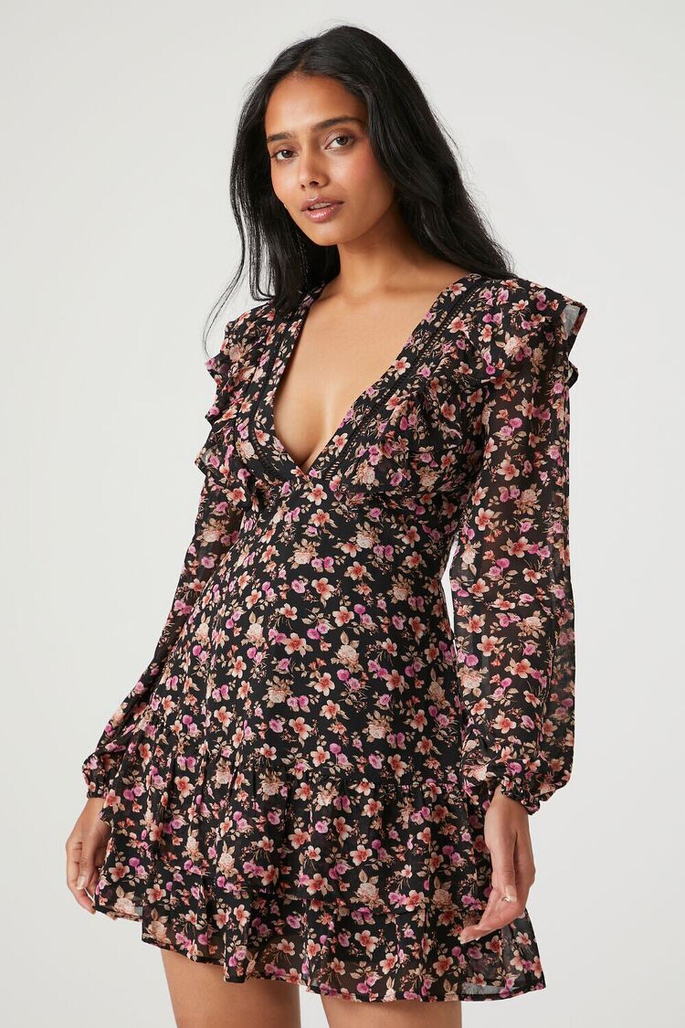

Мини-платье с глубоким вырезом и цветочным принтом Forever 21, черный