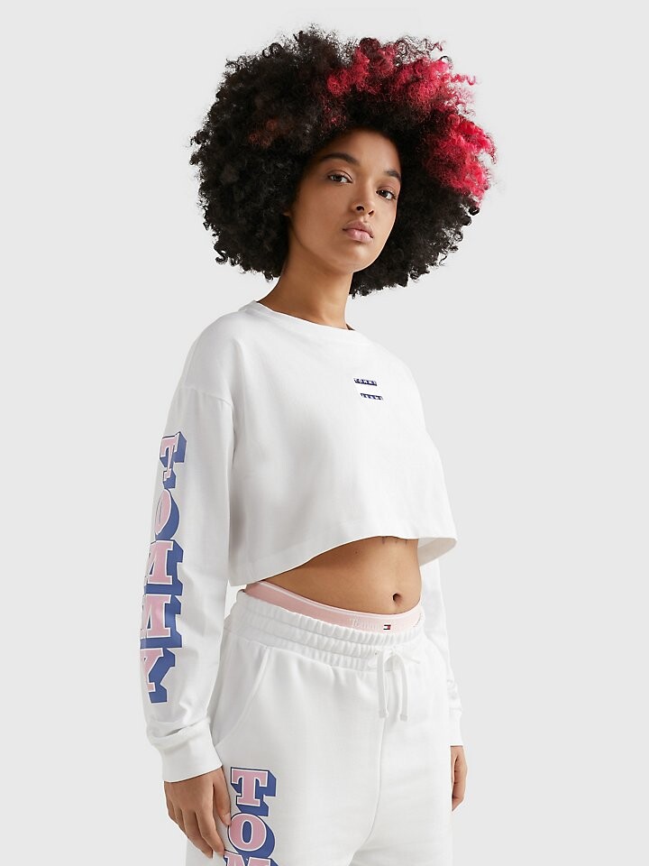 

Укороченная футболка с логотипом на рукаве Tommy Jeans