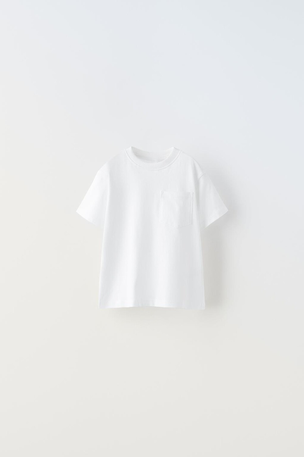 

Одная футболка с карманом ZARA, белый