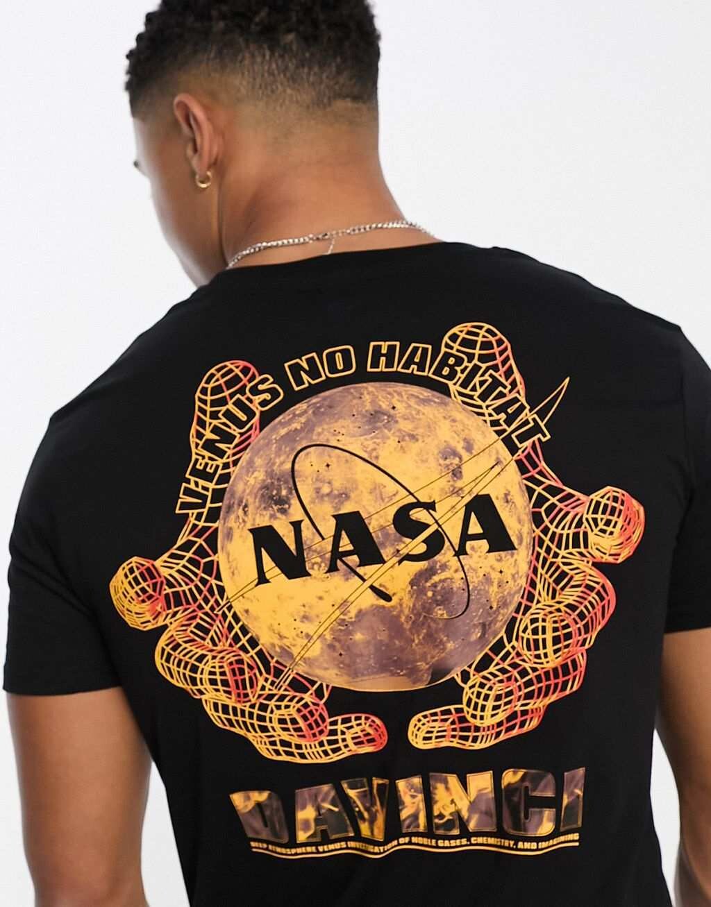 

Черная футболка с принтом на спине Alpha Industries NASA Davinci