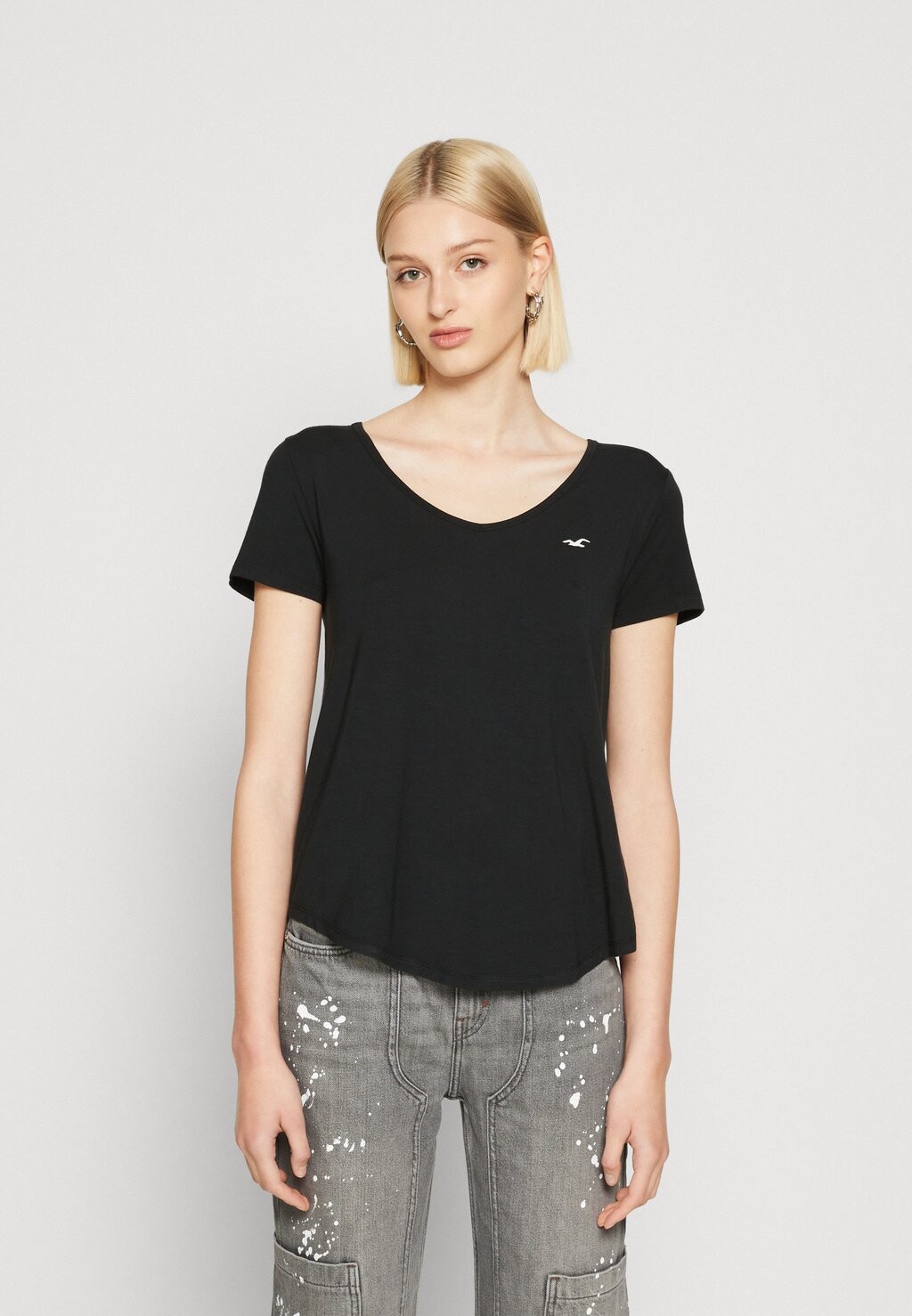

Базовая футболка Hollister Co., черный