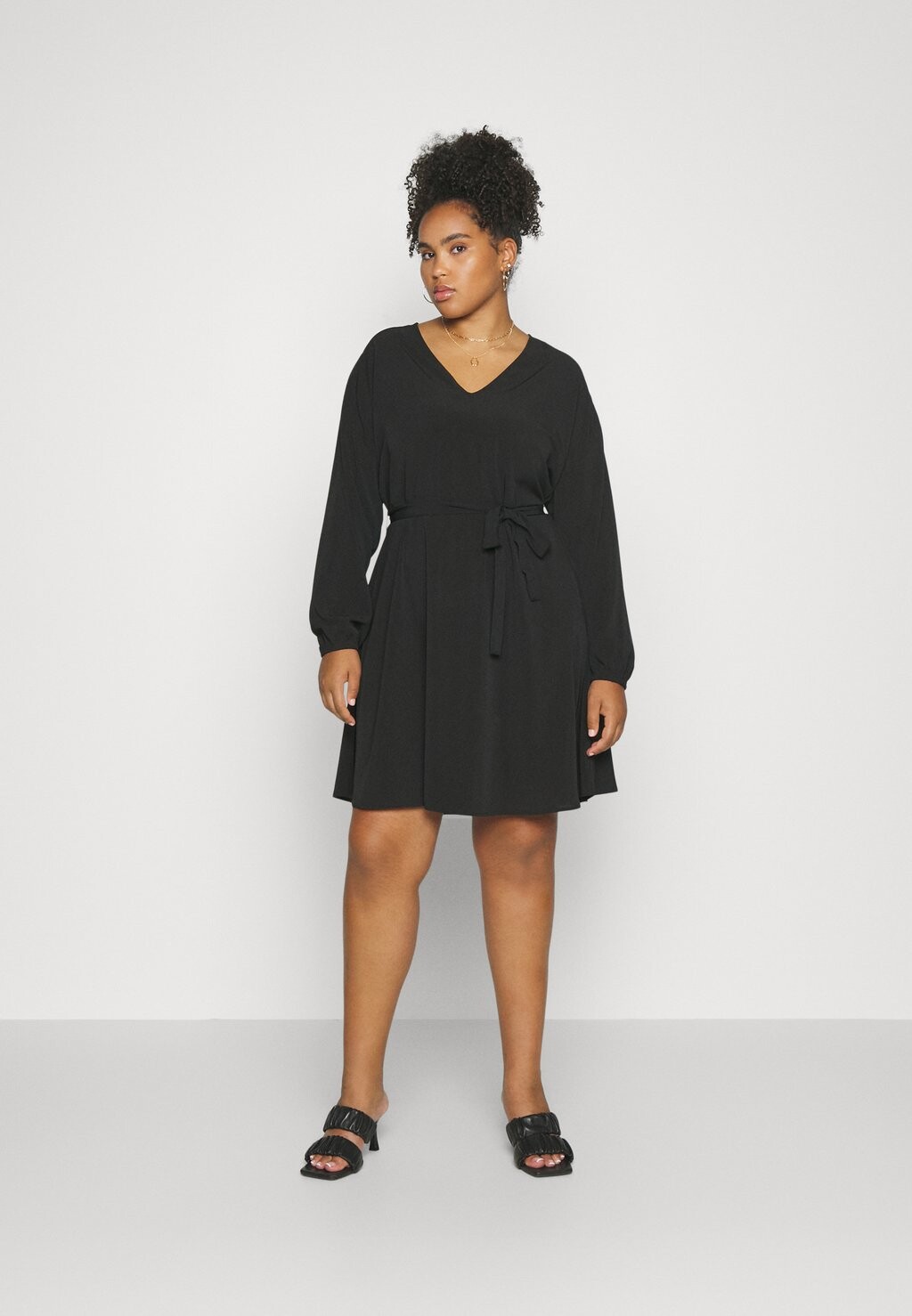 

Повседневное платье Vero Moda, черный
