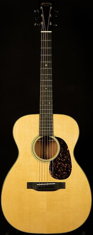 

Акустическая гитара Martin Guitars Standard Series 00-18
