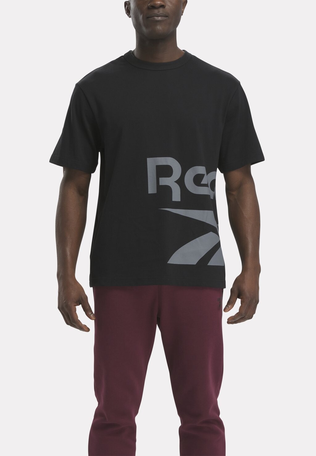 

Футболка с принтом Vector Reebok, черный