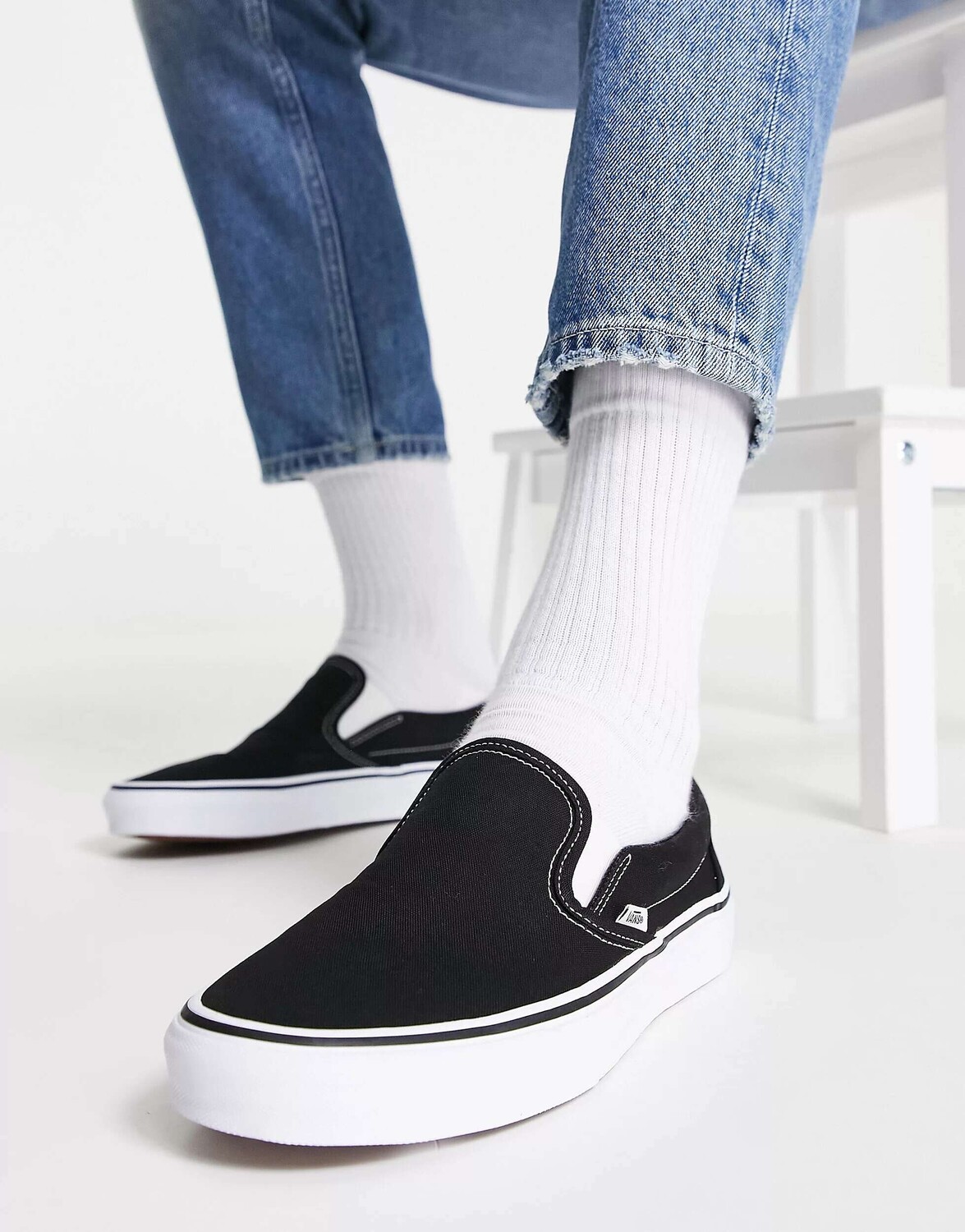 

Черно-белые кроссовки без шнуровки Vans Classic, Черный